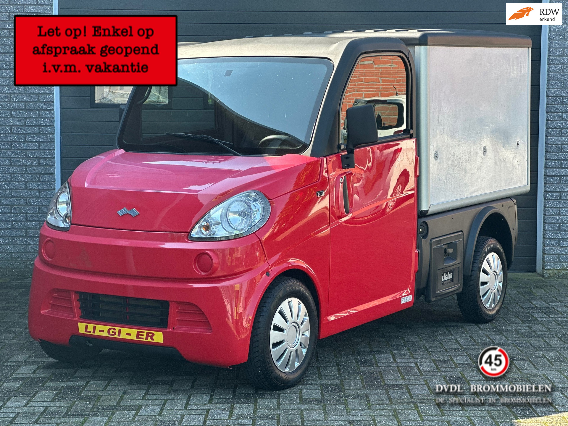 52728059-24.jpg