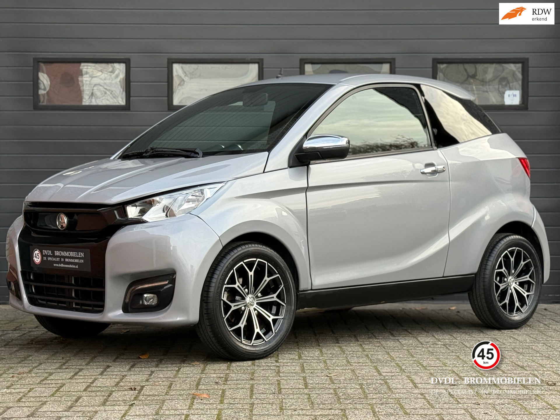 52348337-24.jpg