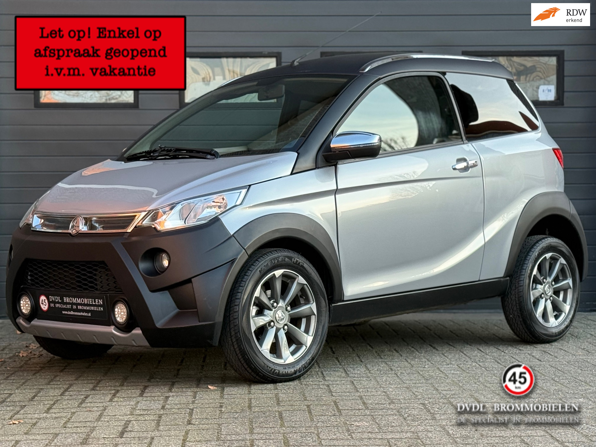 54199621-24.jpg
