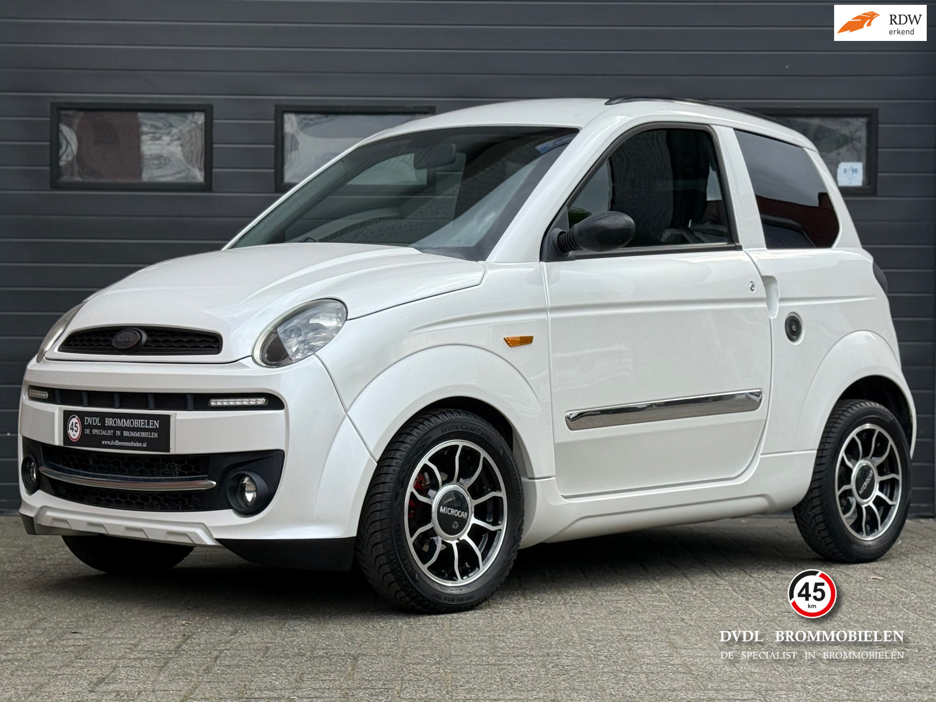 52728059-24.jpg
